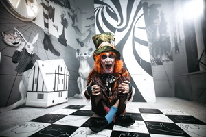 Квест в реальности Безумие Алисы от компании Взаперти